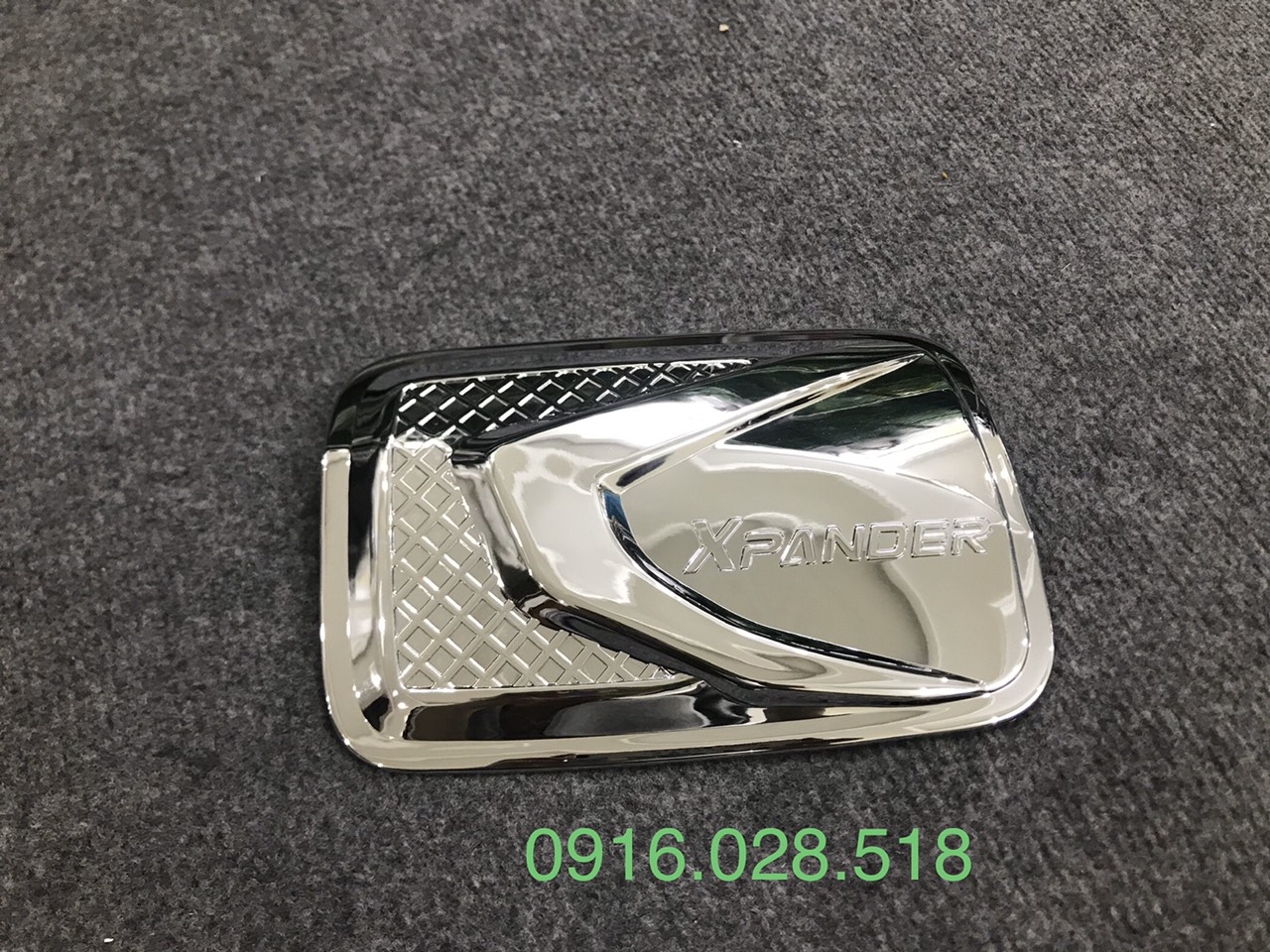 Ốp nắp bình xăng Xpander 2020