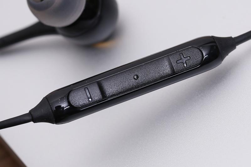 Tai nghe nhét trong Samsung IG935B
