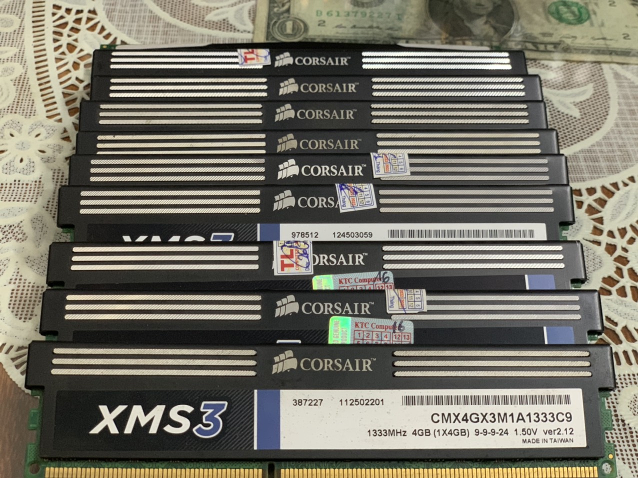 HCMRam 4G-DDR3-1333 Hiệu COSAIR Tản Nhiệt Màu Đen 16 chip Chân Vàng Không