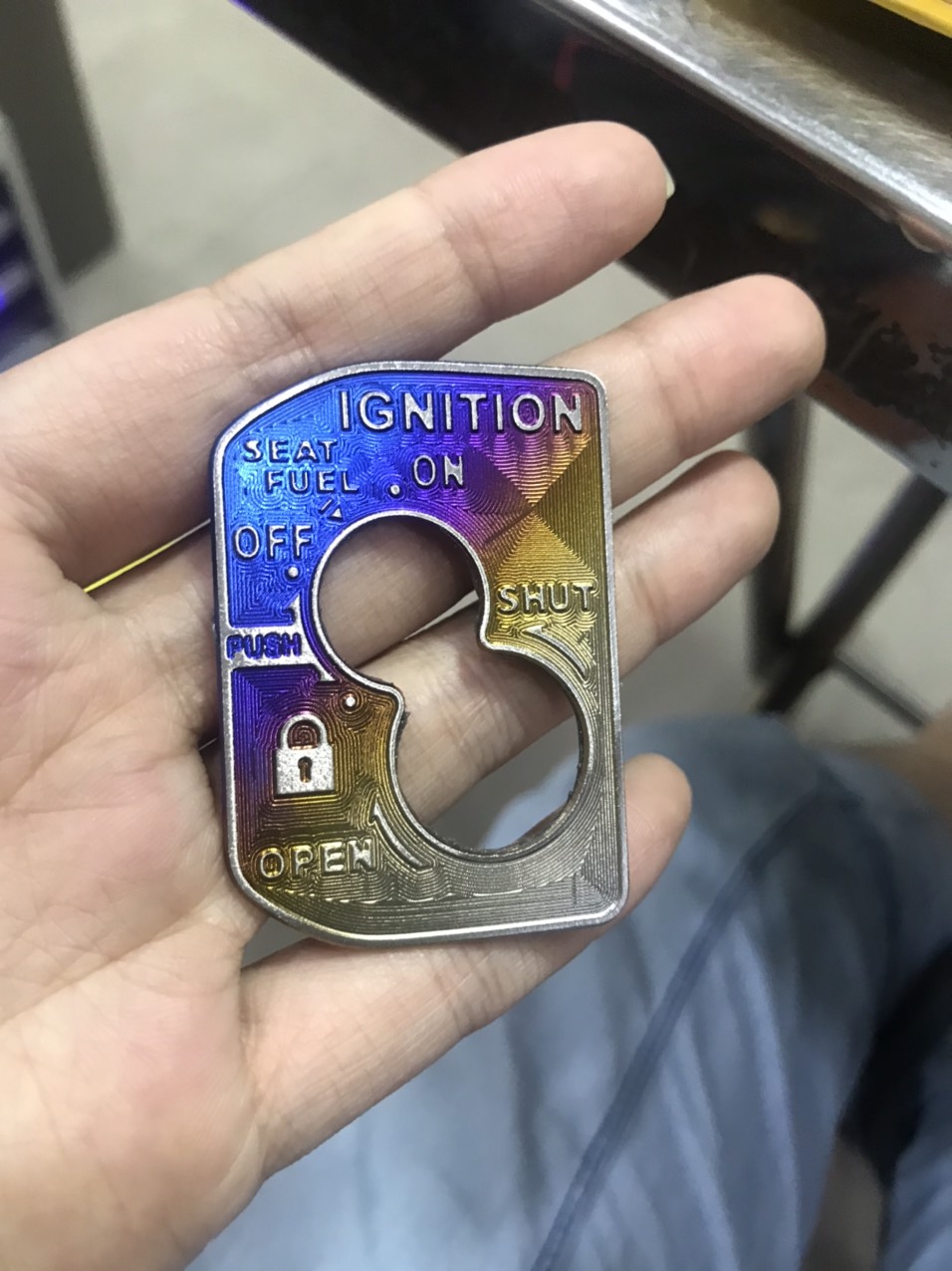 Miếng dán ổ khoá titan cho xe Winner X