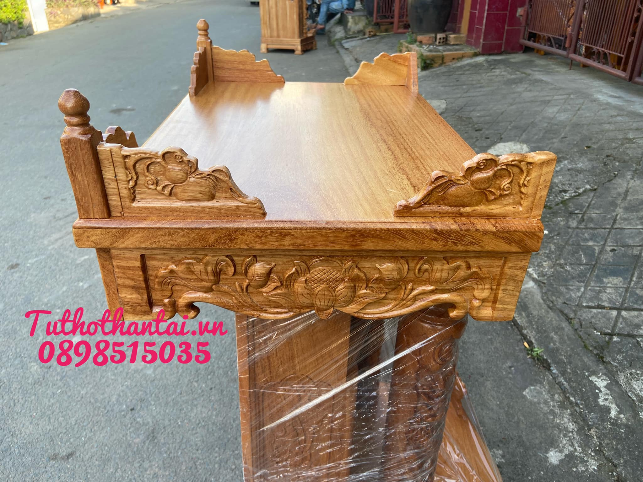 Bàn thờ treo tường chạm Hoa Sen 60CM - Gỗ Gõ Đỏ