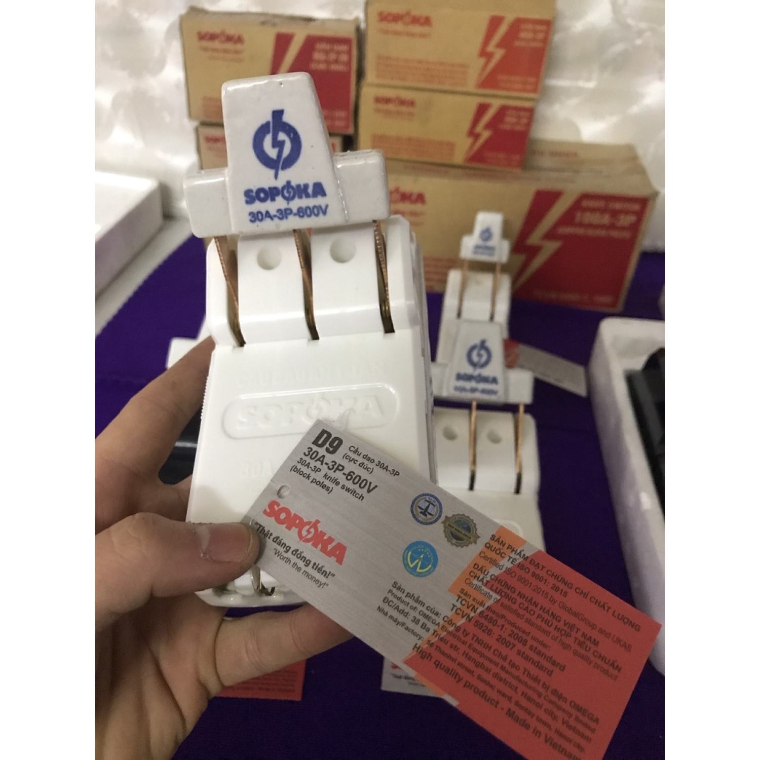 [TOP 1 LAZADA] Cầu dao điện SOPOKA 30A- 60A- 100A , 2 pha và 3 pha, đảo chiều( Cam kết lõi đồng, đế sứ cách điện)