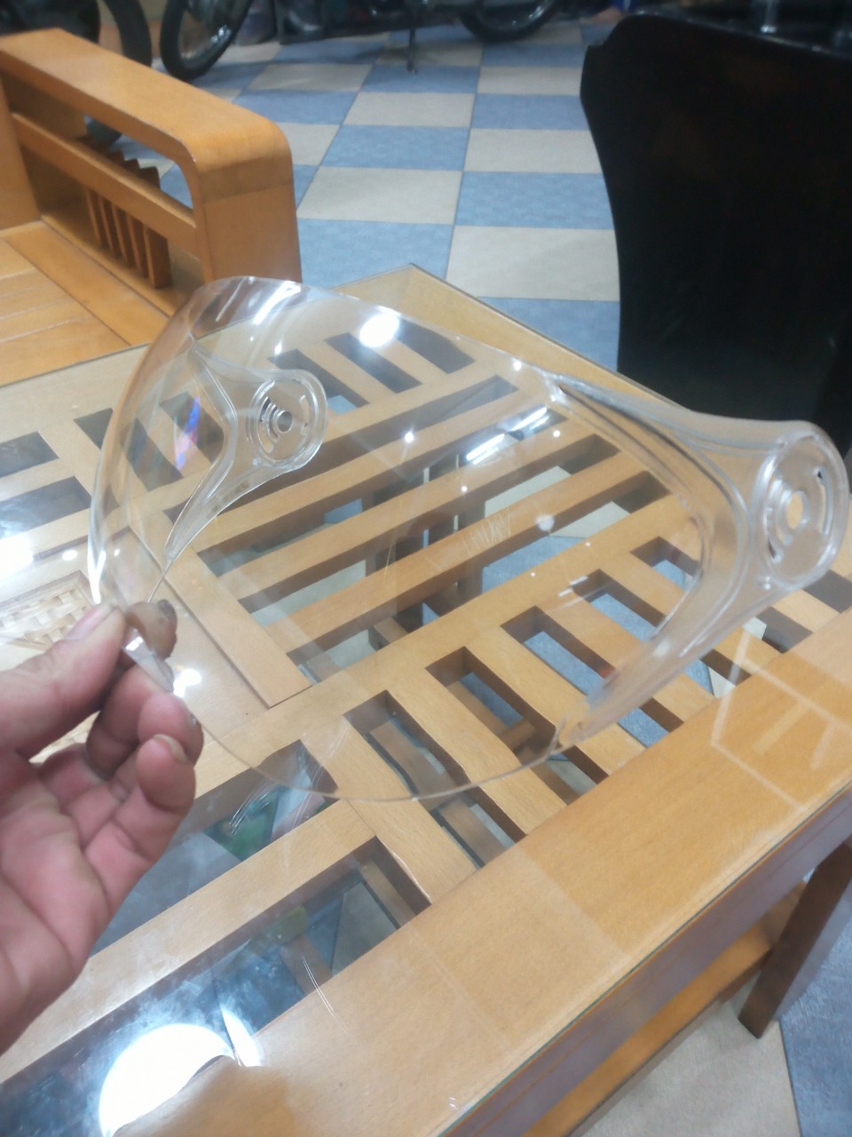 Kính mũ bảo hiểm ( Kính càng lớn)