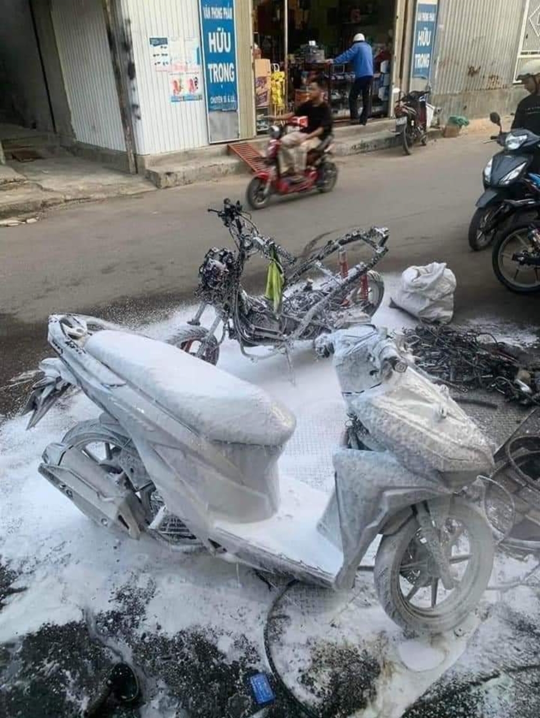 Bột rửa xe không chạm Max1 đen đậm đặc 500G