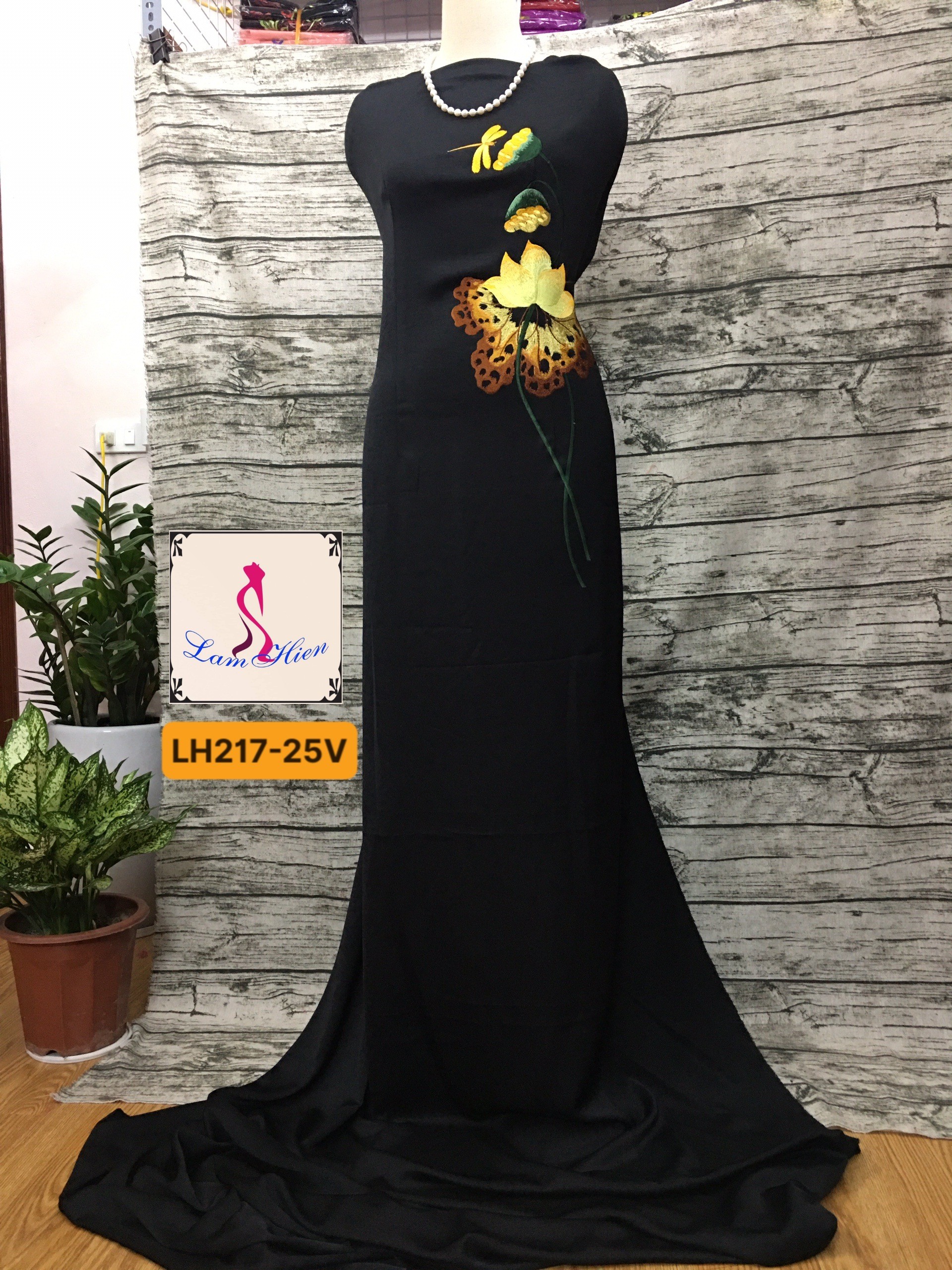 Vải áo dài lụa tây thi bông thêu LH217