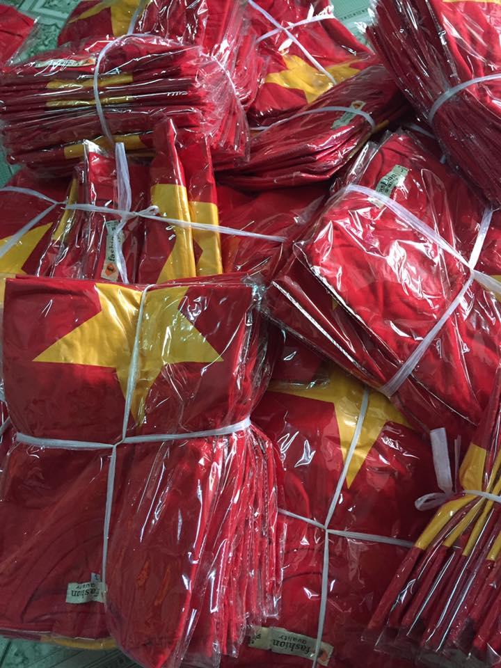 ÁO CỜ ĐỎ SAO VÀNG