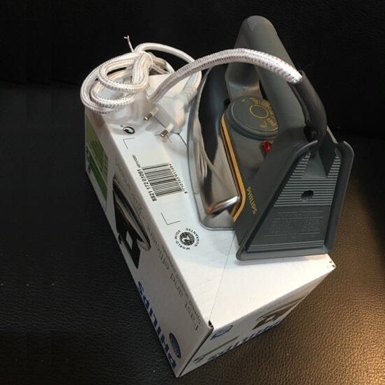 Bàn ủi Philips model HD1172