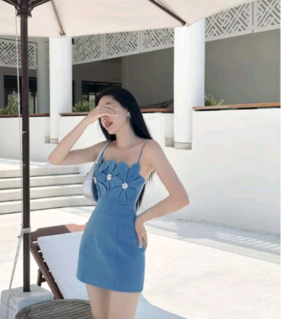 Váy jean ôm hai dây hoa đính đá cực xinh