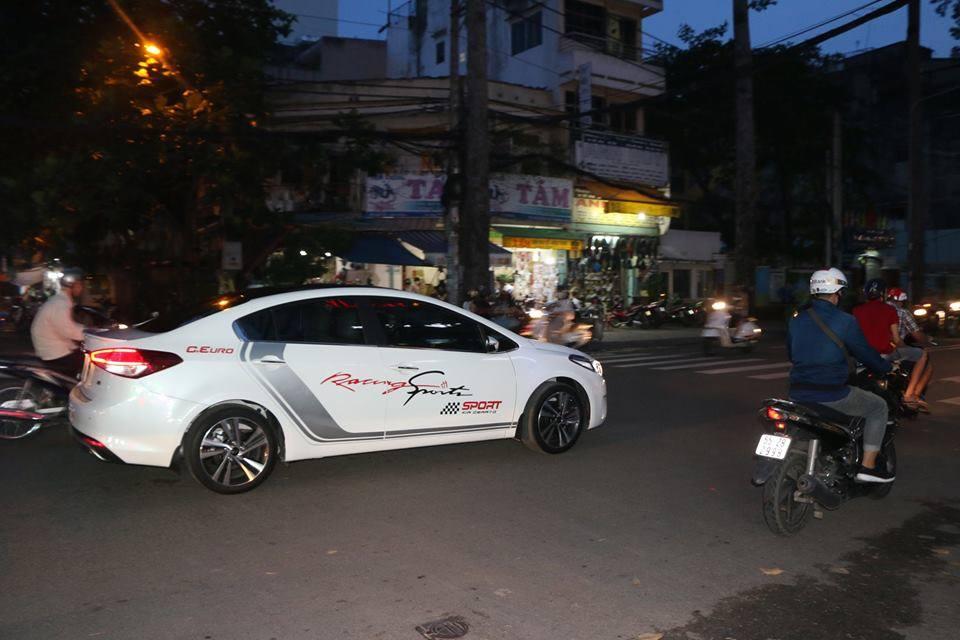 Tem dán sườn xe cerato