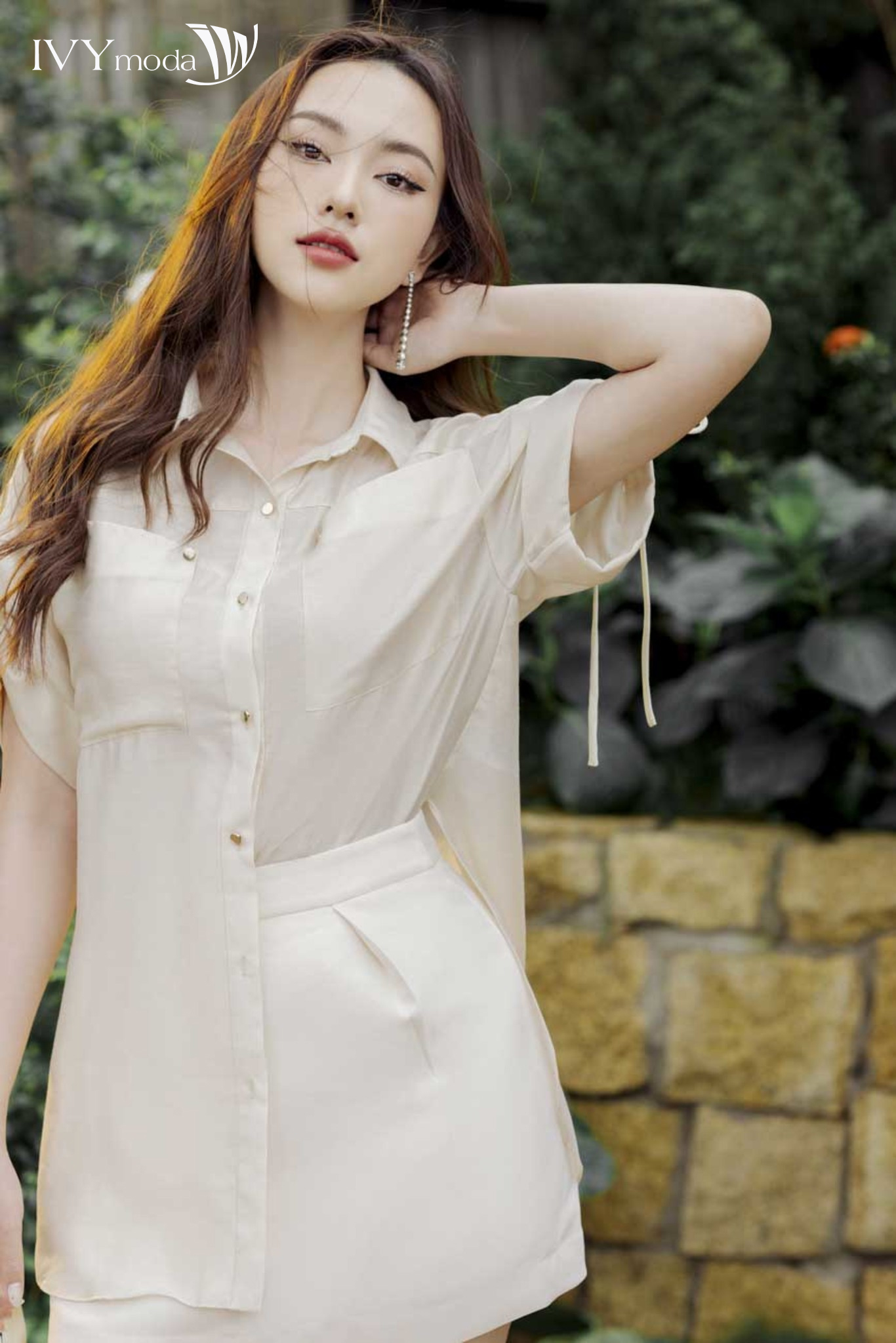 Áo sơ mi lụa dáng oversize IVY moda MS 16M8328