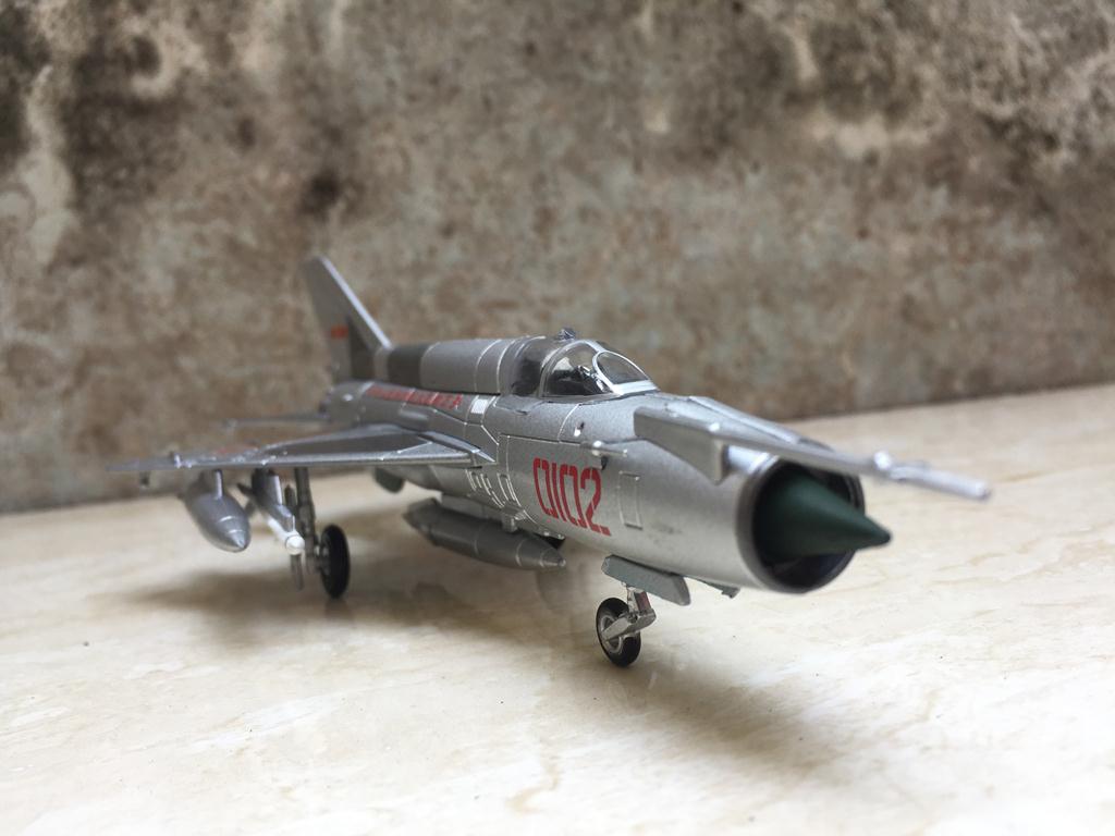[HCM]Mô hình Máy bay tiêm kích MIG 21  1:72