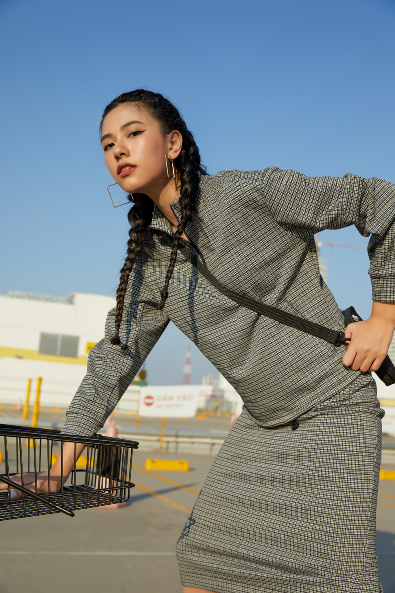 [TỪ 20H 8.9 - VOUCHER 10% ĐƠN 499K|GIẢM TỐI ĐA 150K] Chân váy bút chì vải kẻ IVY moda MS 30B9018