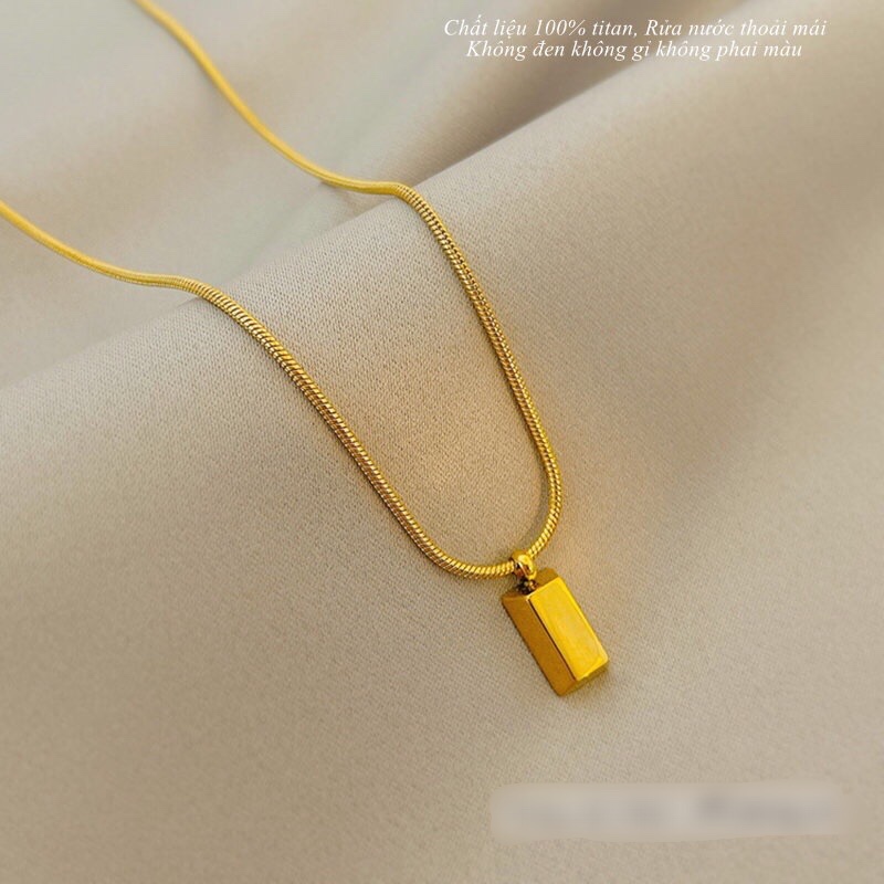Dây chuyền titan nữ không gỉ mạ vàng 18k mặt hình khối chữ nhật thiết kế đơn giản thanh lịch