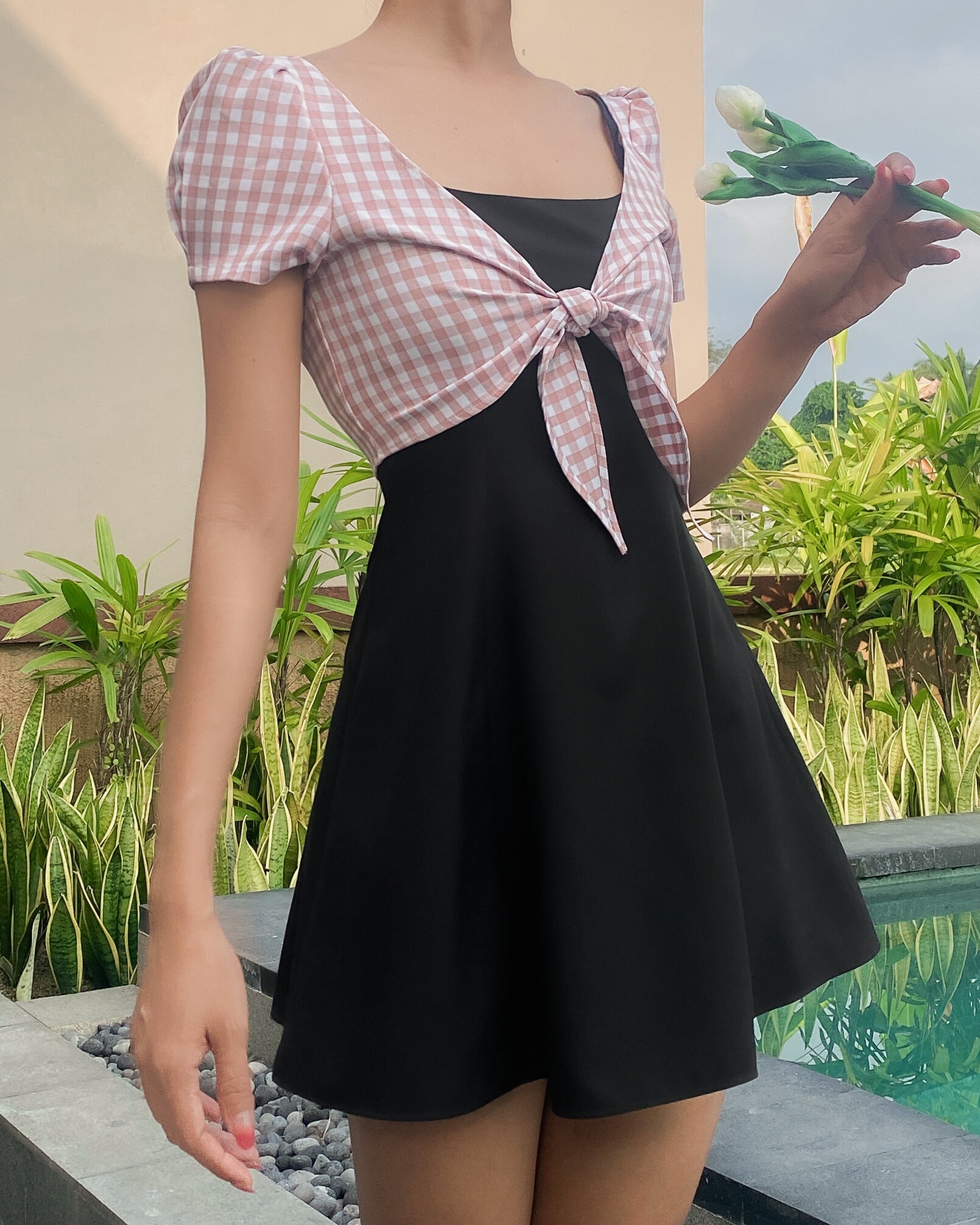 DALLA Áo croptop cột nơ caro (AC01)