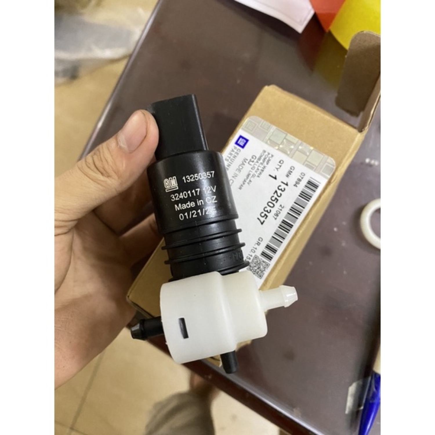 Mô tơ bơm nước rửa kính Orlando Gm:13250357