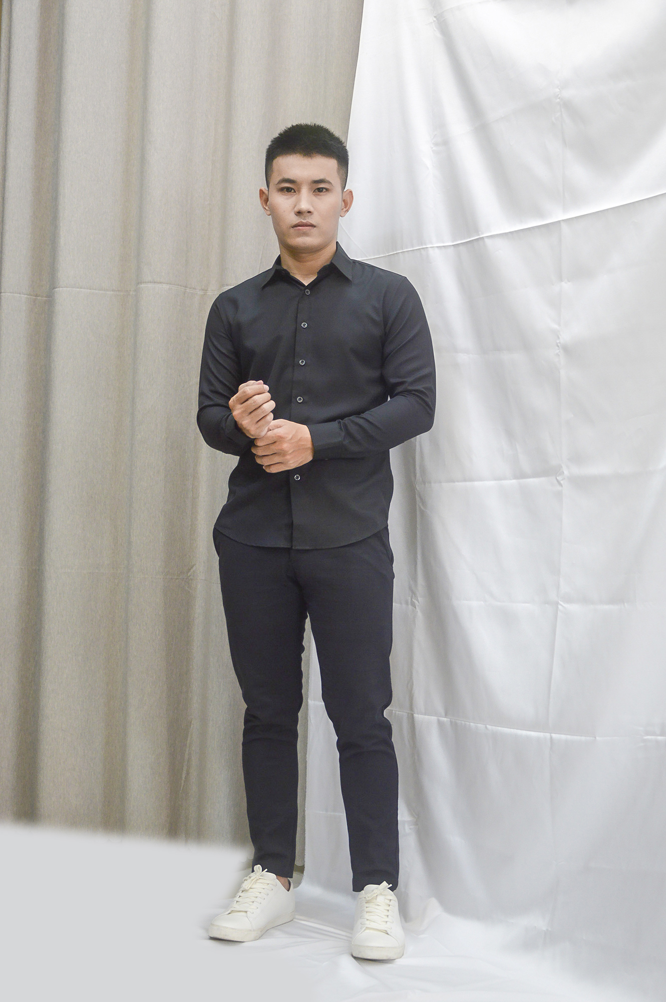 Áo sơ mi nam ôm body màu đen chất liệu cotton lụa