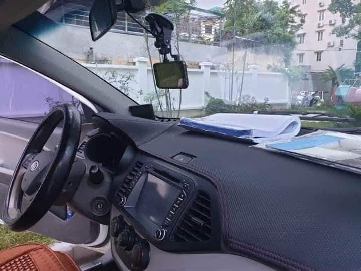 Thảm taplo da carbon cao cấp cho xe VIOS đời 2019 2020 có đế chống trượt chống xô lệch giúp che nắng taplo