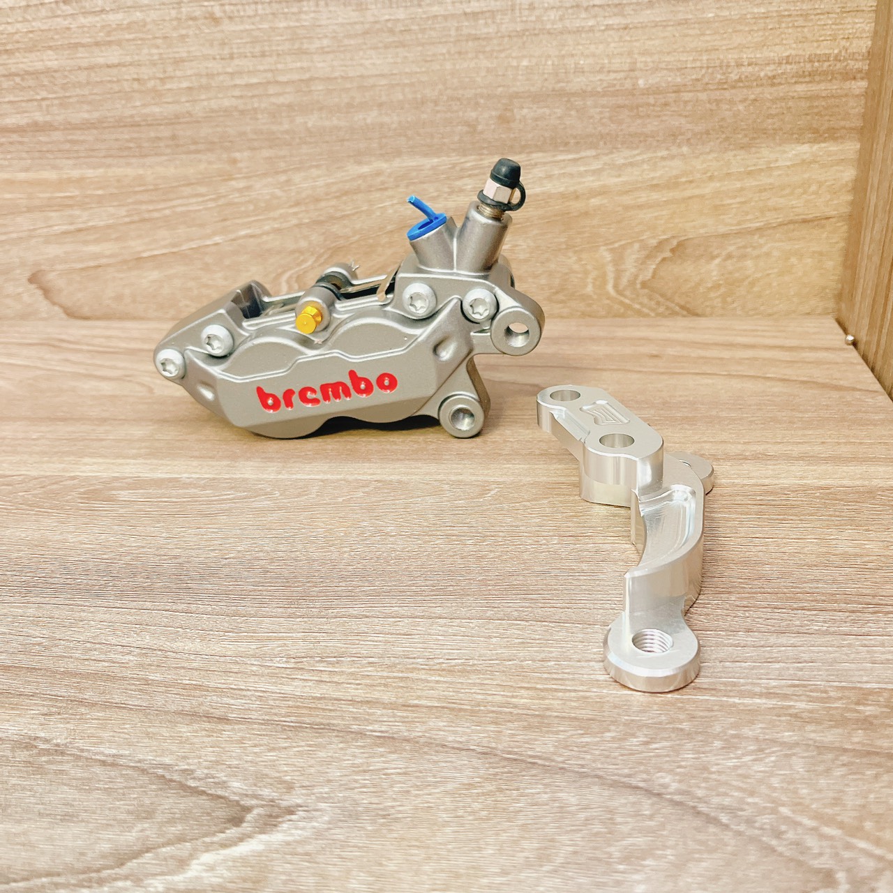 Heo dầu Brambo 4 piston kèm pad trước Sirius đĩa 260/267mm
