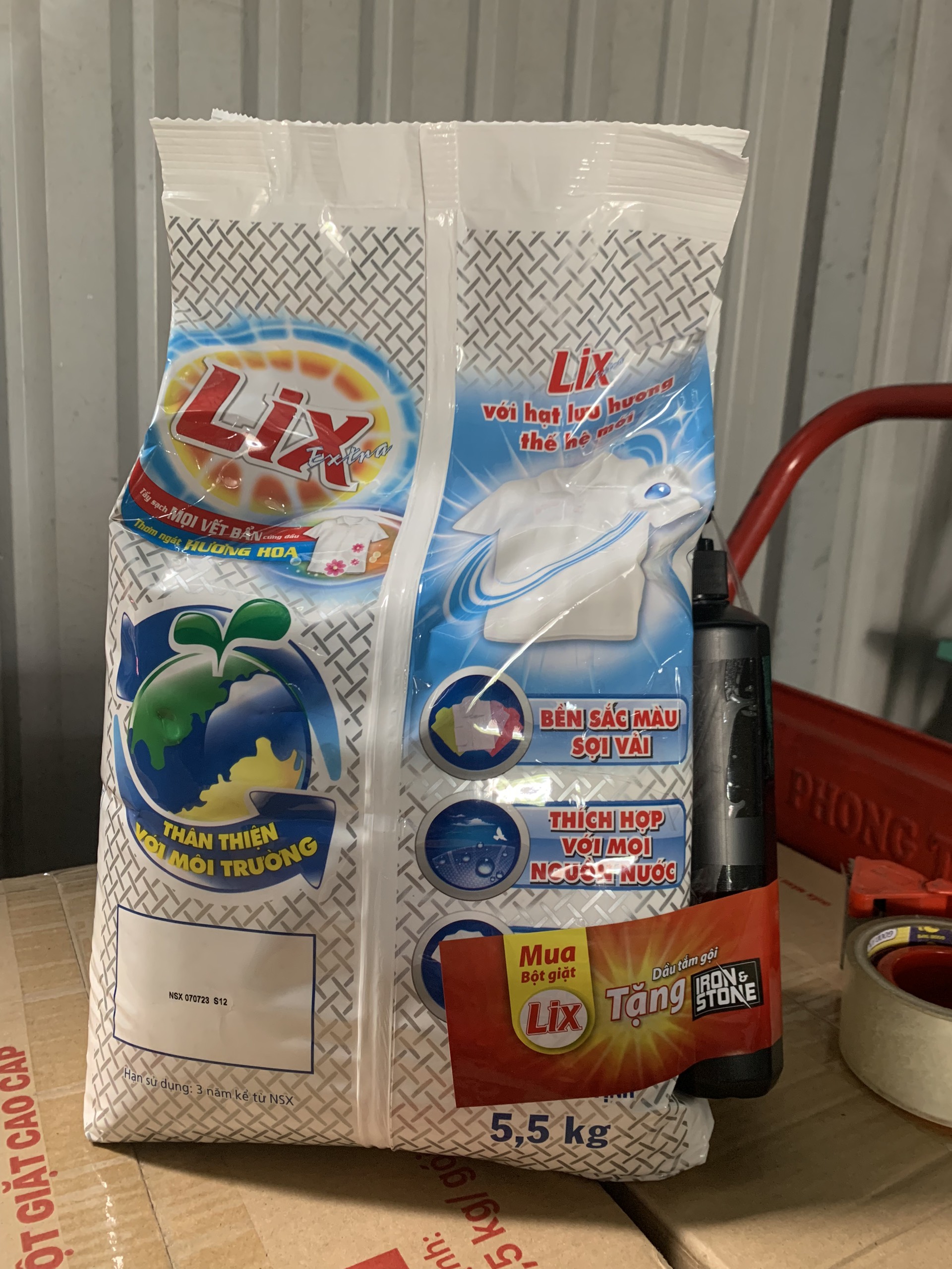 Bột giặt Lix Extra hương hoa 5.5kg (khuyến mãi ngẫu nhiên )