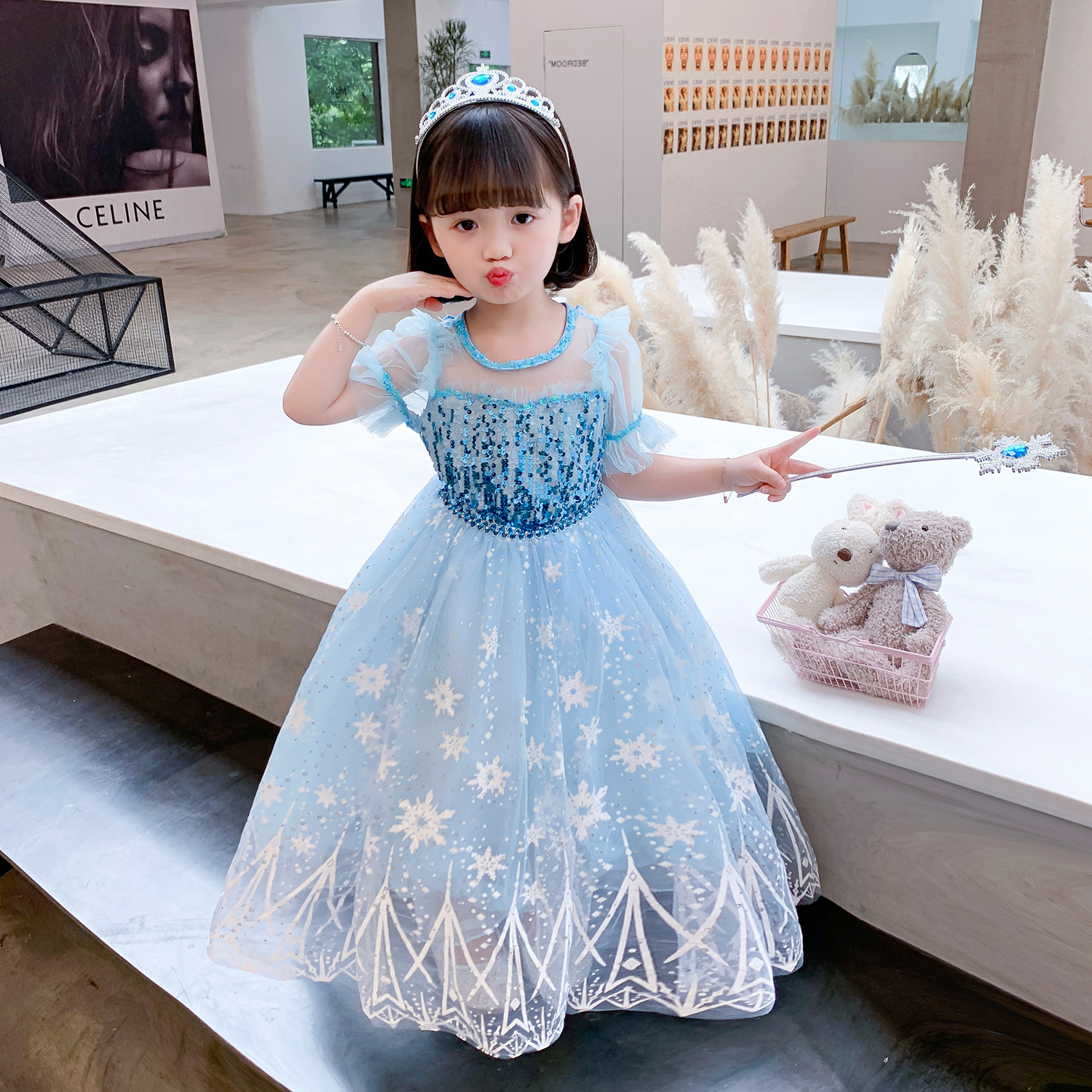Đầm cho bé hóa trang thành công chúa Elsa