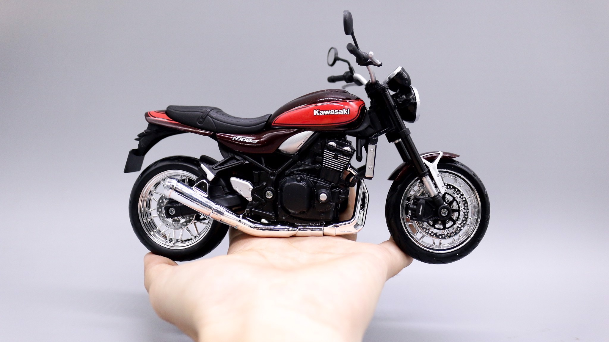 MÔ HÌNH XE KAWASAKI Z900RS 1:12 MAISTO MT075