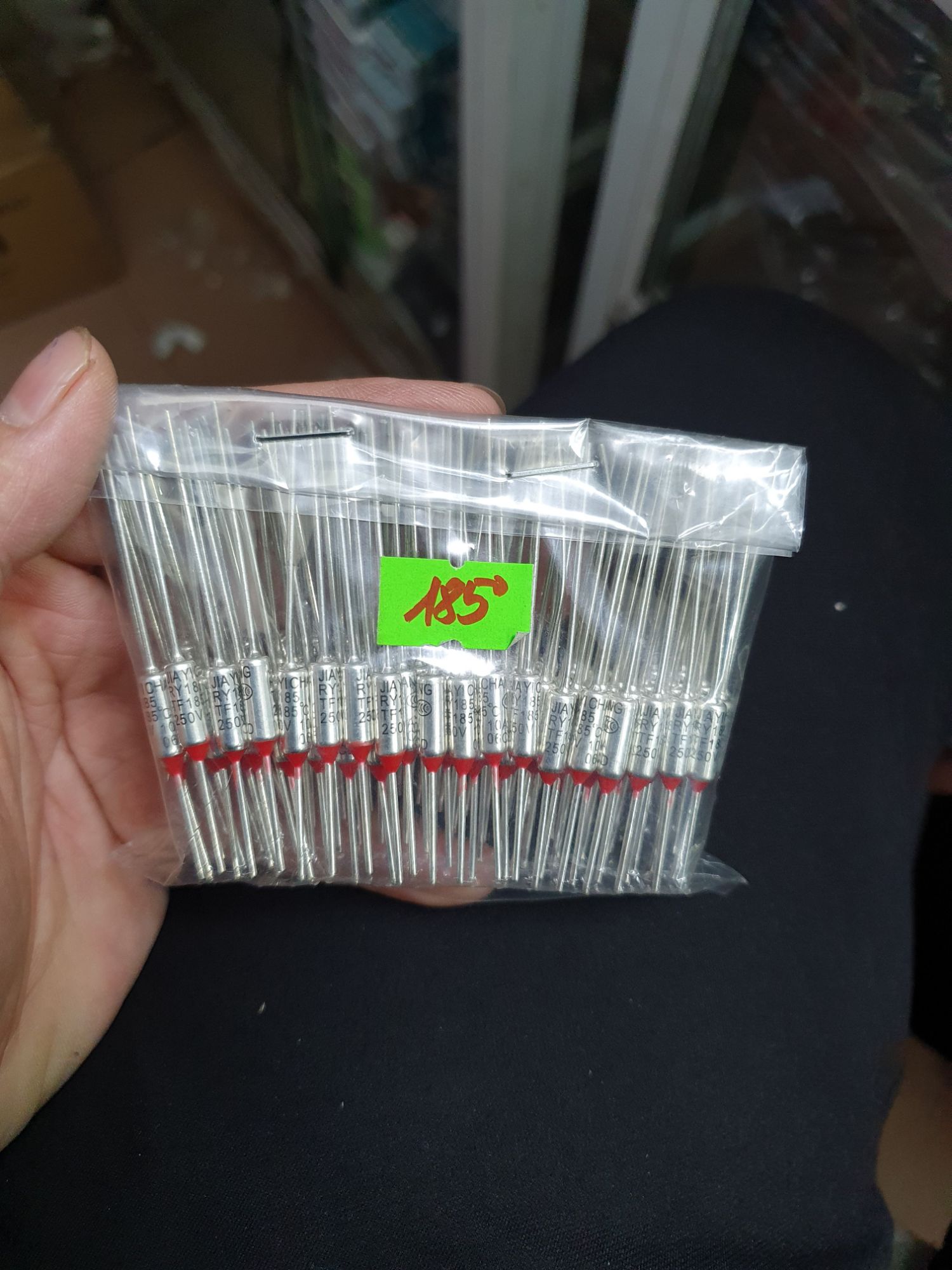 10 con cầu chì nồi cơm