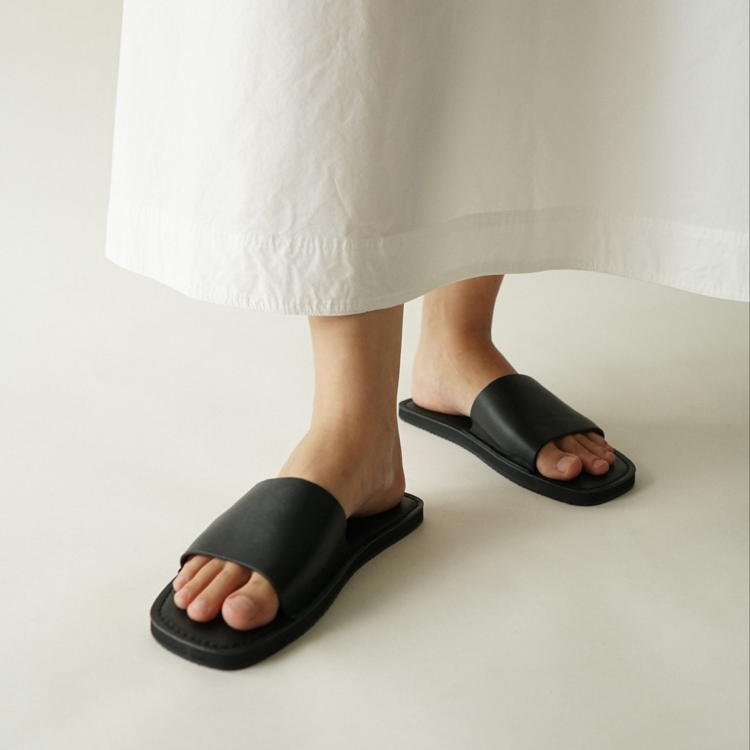 GÔ Sandals Waa. - Màu Đen - Dép Quai Ngang Da Thật