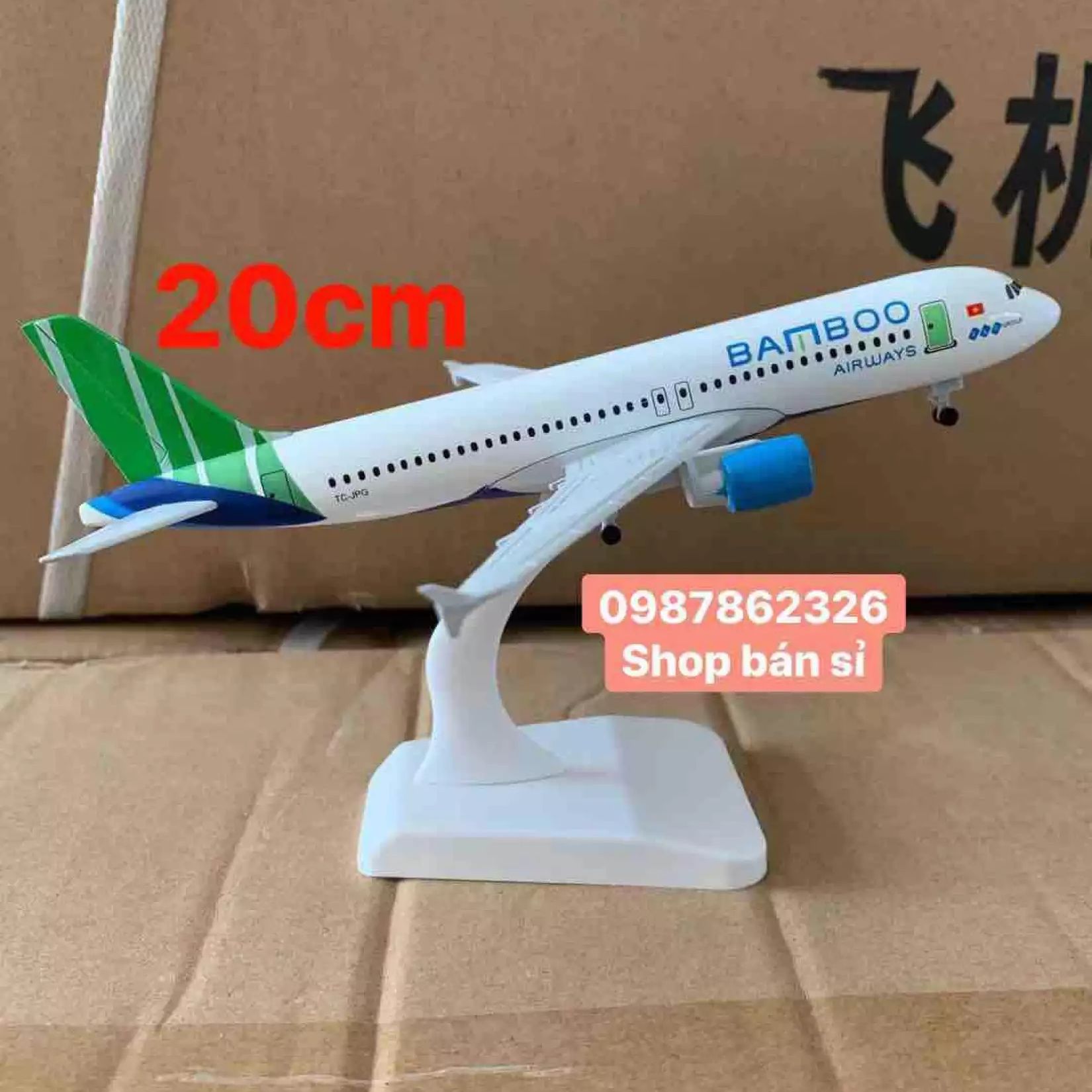 Máy Bay Bamboo Airways 20 cm Có Bánh Xe