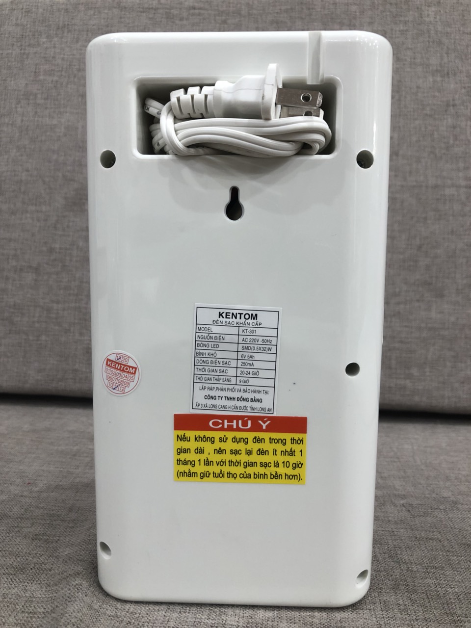 Đèn sạc khẩn cấp Kentom KT-301 - hình thật