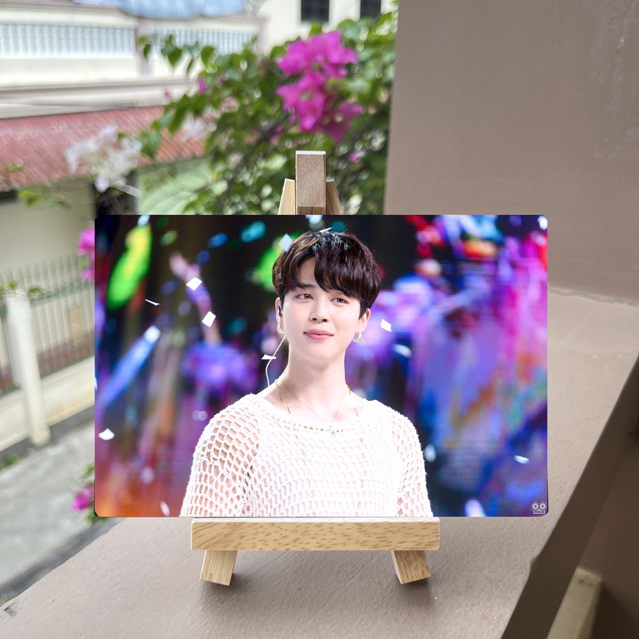 Khung ảnh BTS ( tặng kèm kệ gỗ)