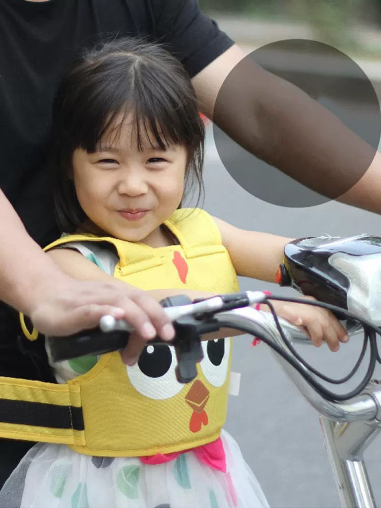 Đai đi xe máy an toàn cho trẻ em