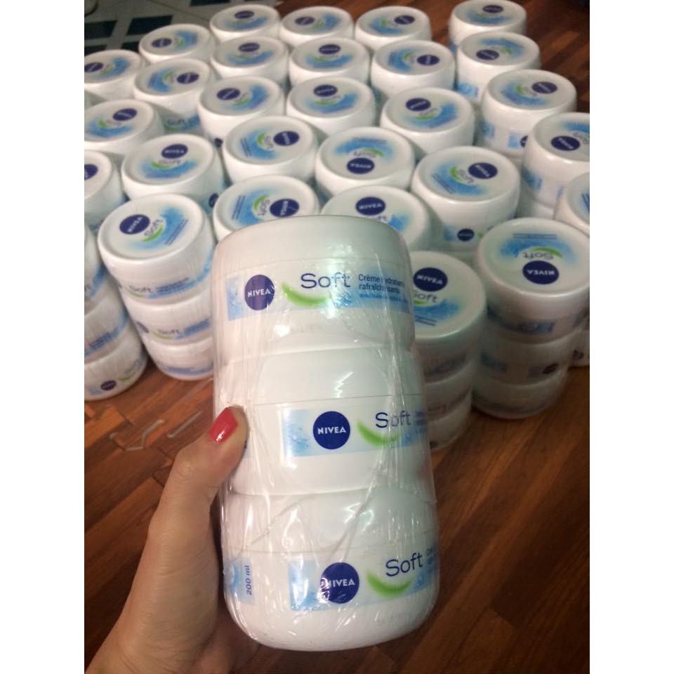 Kem dưỡng ẩm, chống nẻ Nivea Soft- Đức