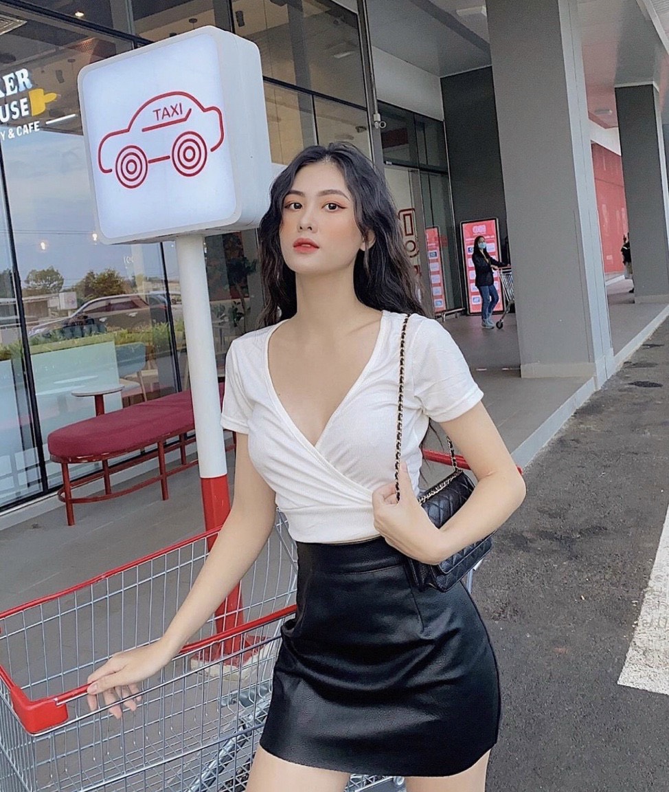 Áo Croptop Thun Gân Cổ V Tay Ngắn A5178