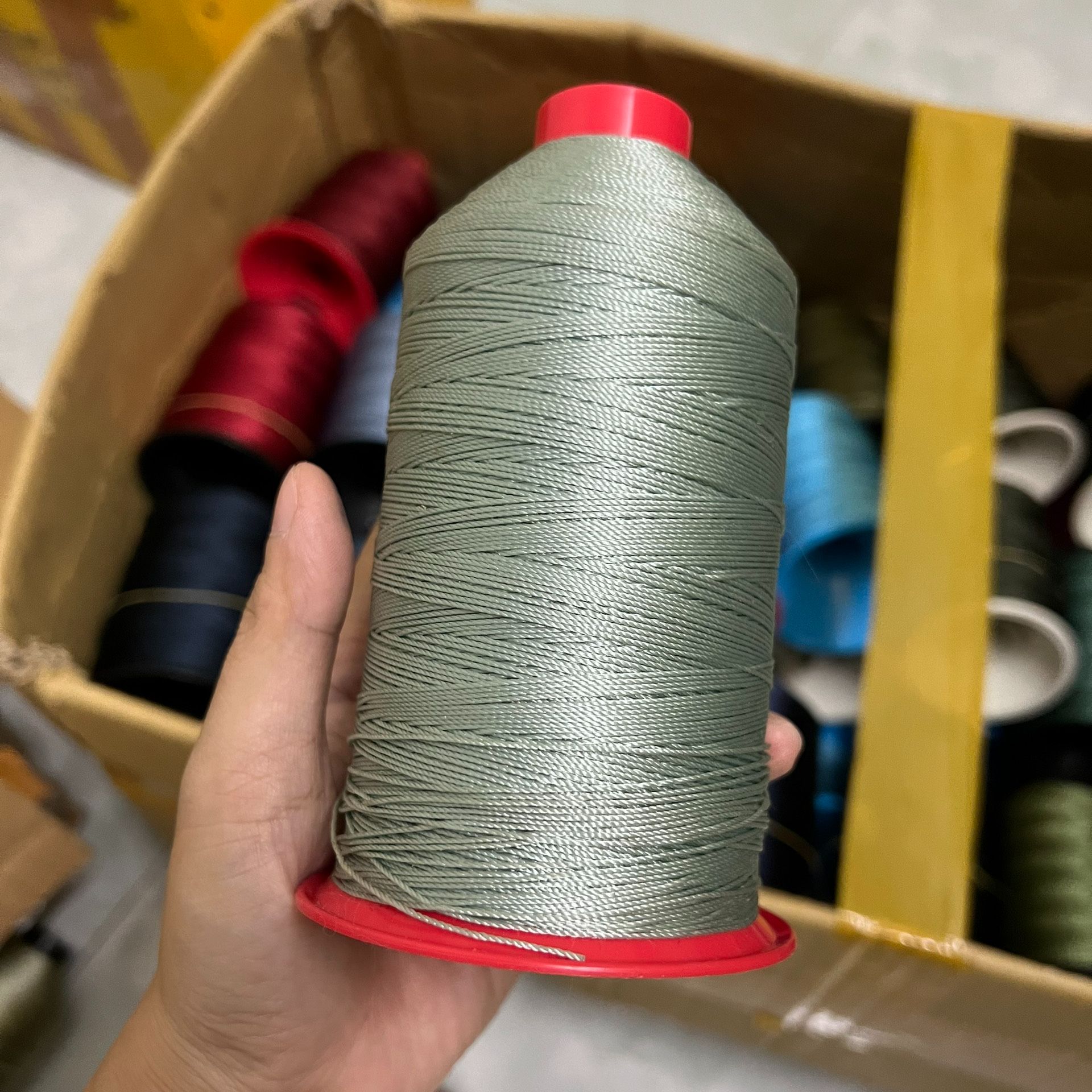 Chỉ khâu giày dép chuyên dụng (Màu xám)
