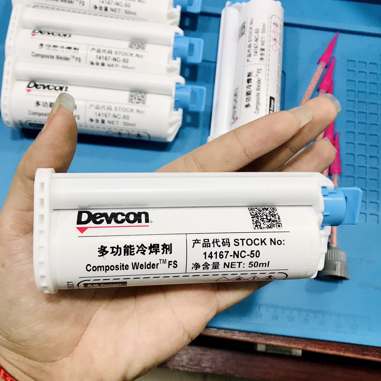 Keo 2 thành phần cao cấp Devcon 50ml, kèm 5 đầu trộn keo