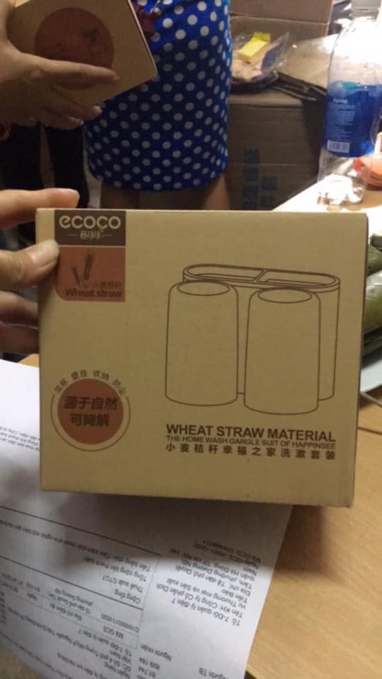 CẮM BÀN CHẢI ECOCO 2 cốc e về rồi khách nhé.