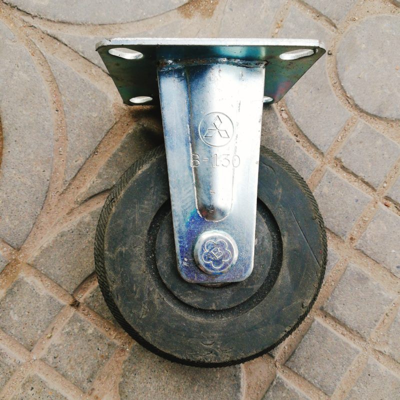 Bộ 4 bánh xe cao su 130 (2 bánh quay và 2 bánh cố định)