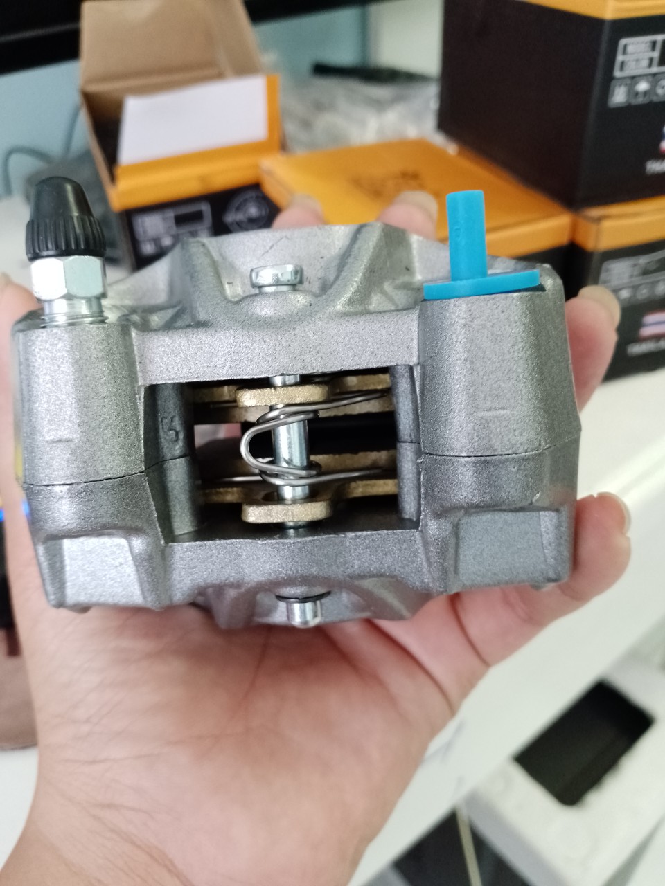 { Mẫu mới } Heo dầu 81 racing màu đen