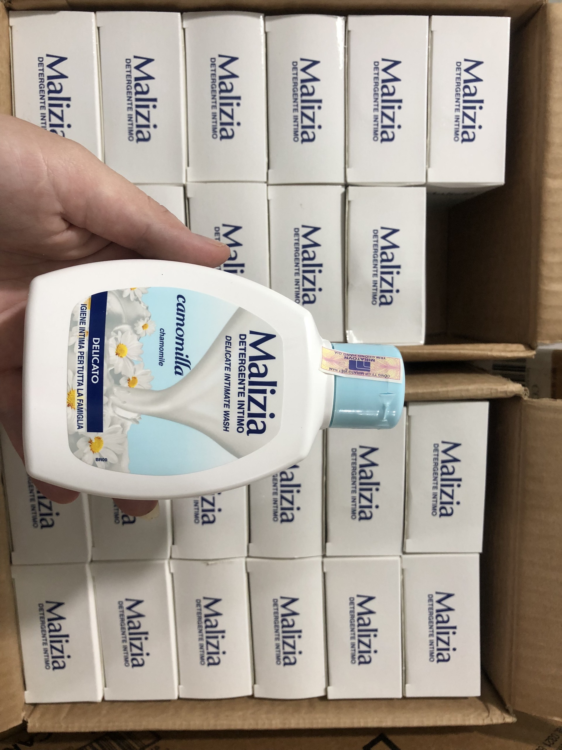 Dung dịch vệ sinh phụ nữ Malizia hoa cúc trắng 200ml