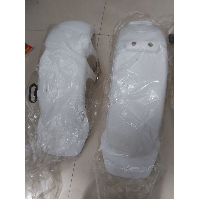Dè chaly trước hoặc sau nhựa trắng
