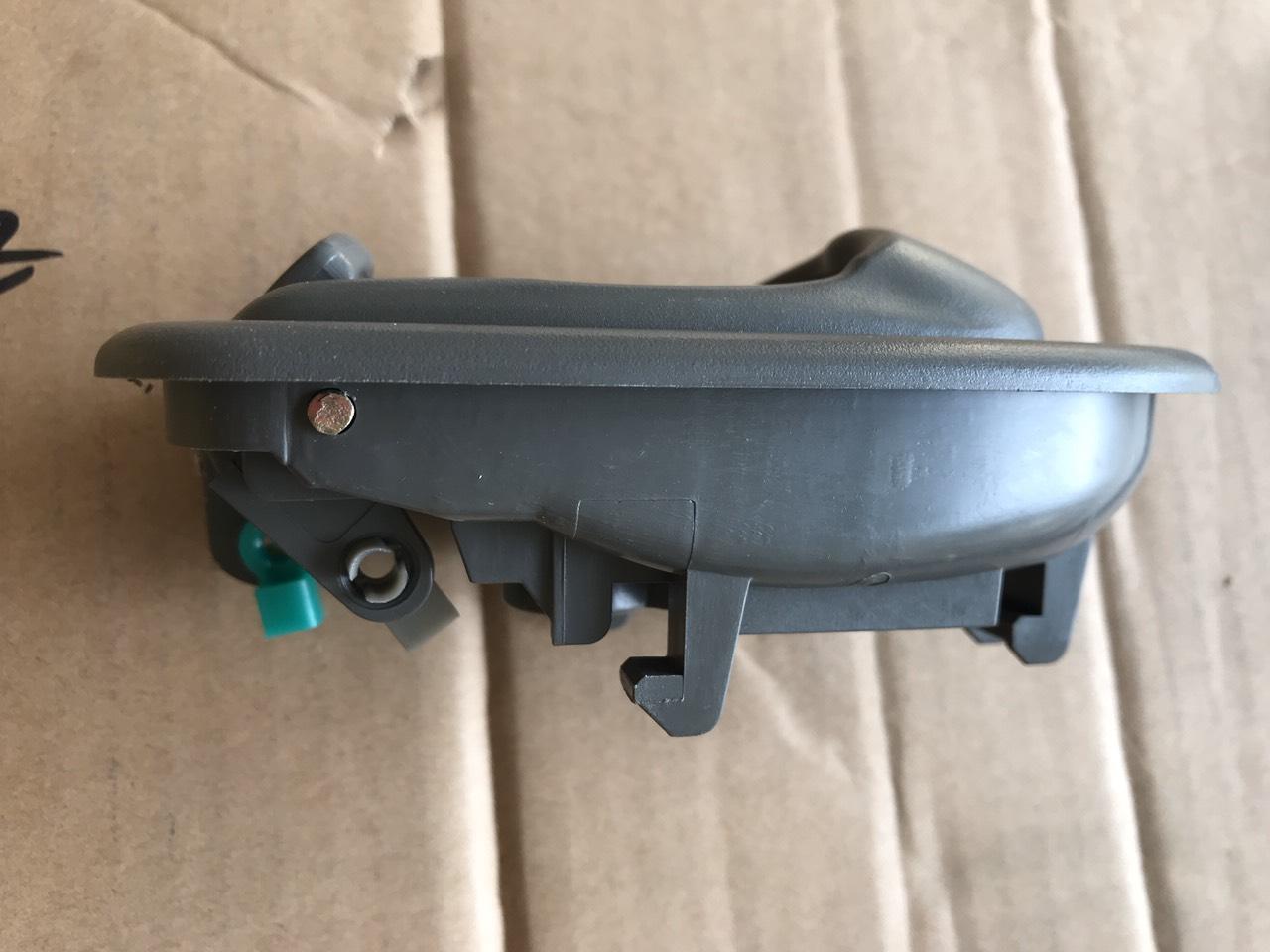 Tay mở cửa Trong Kia Spectra 2002-04