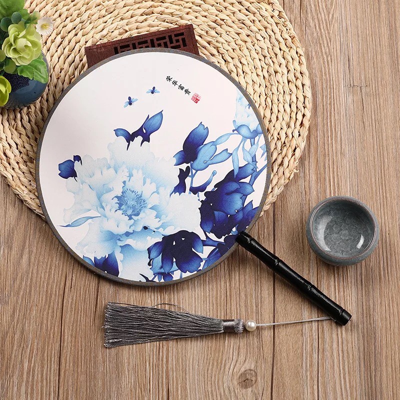 Quạt tròn mẫu đơn phong cách cổ trang màu xanh