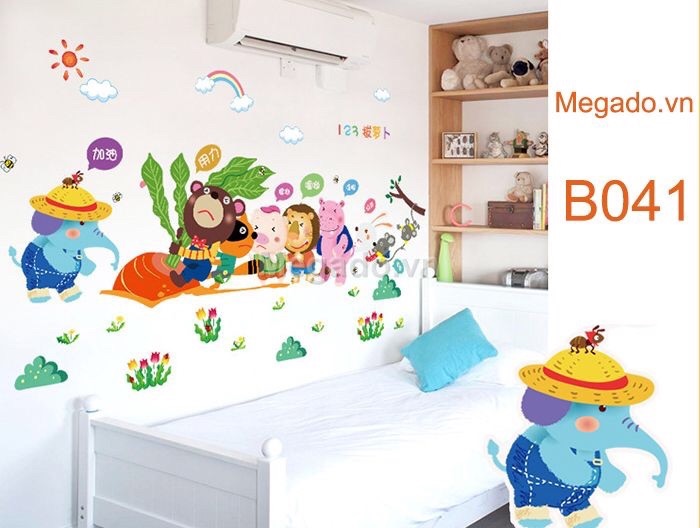 Decal tranh dán tường gấu nhổ carot
