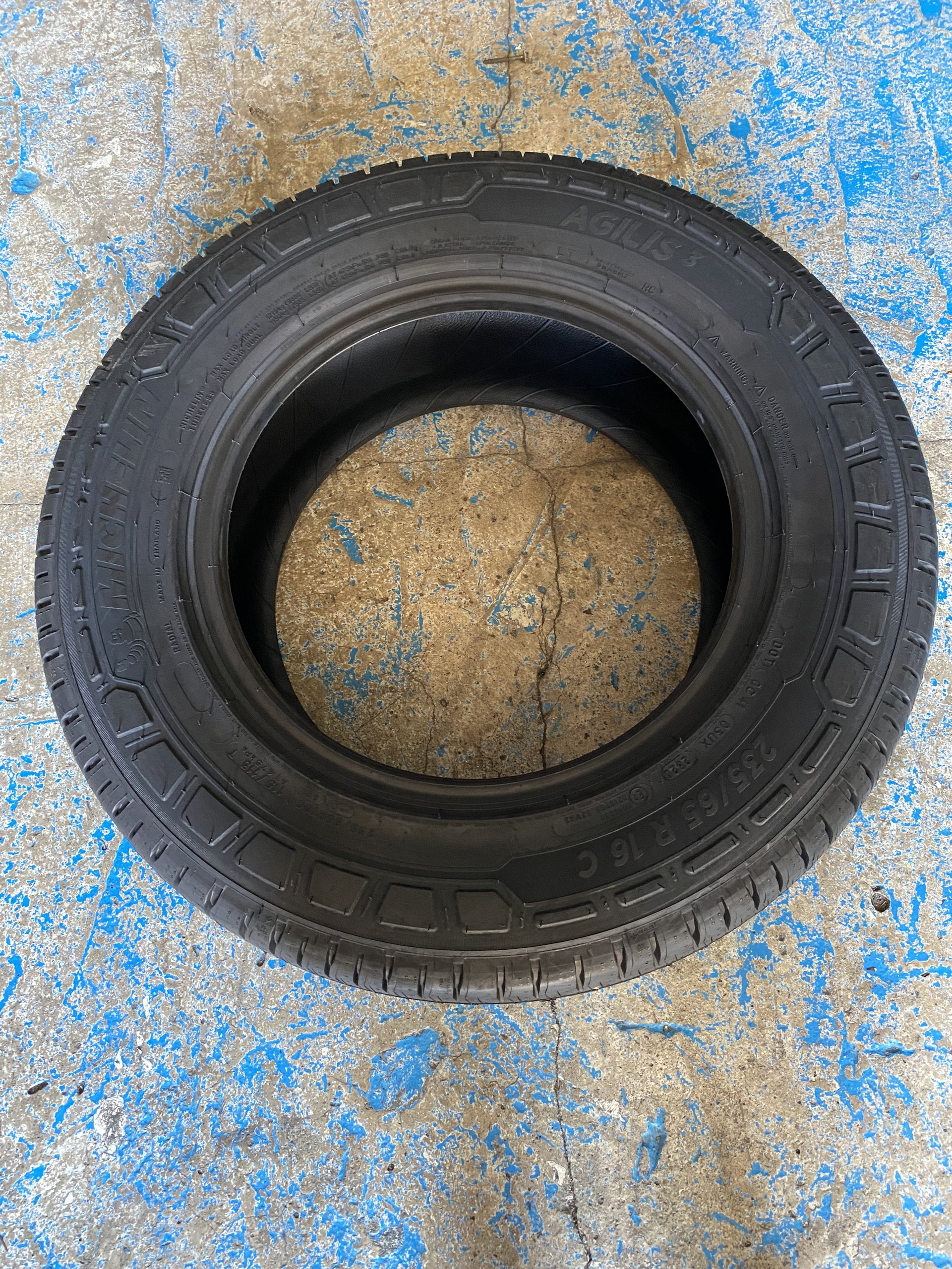 Lốp Michelin 235/65R16C Agilis 3RC
