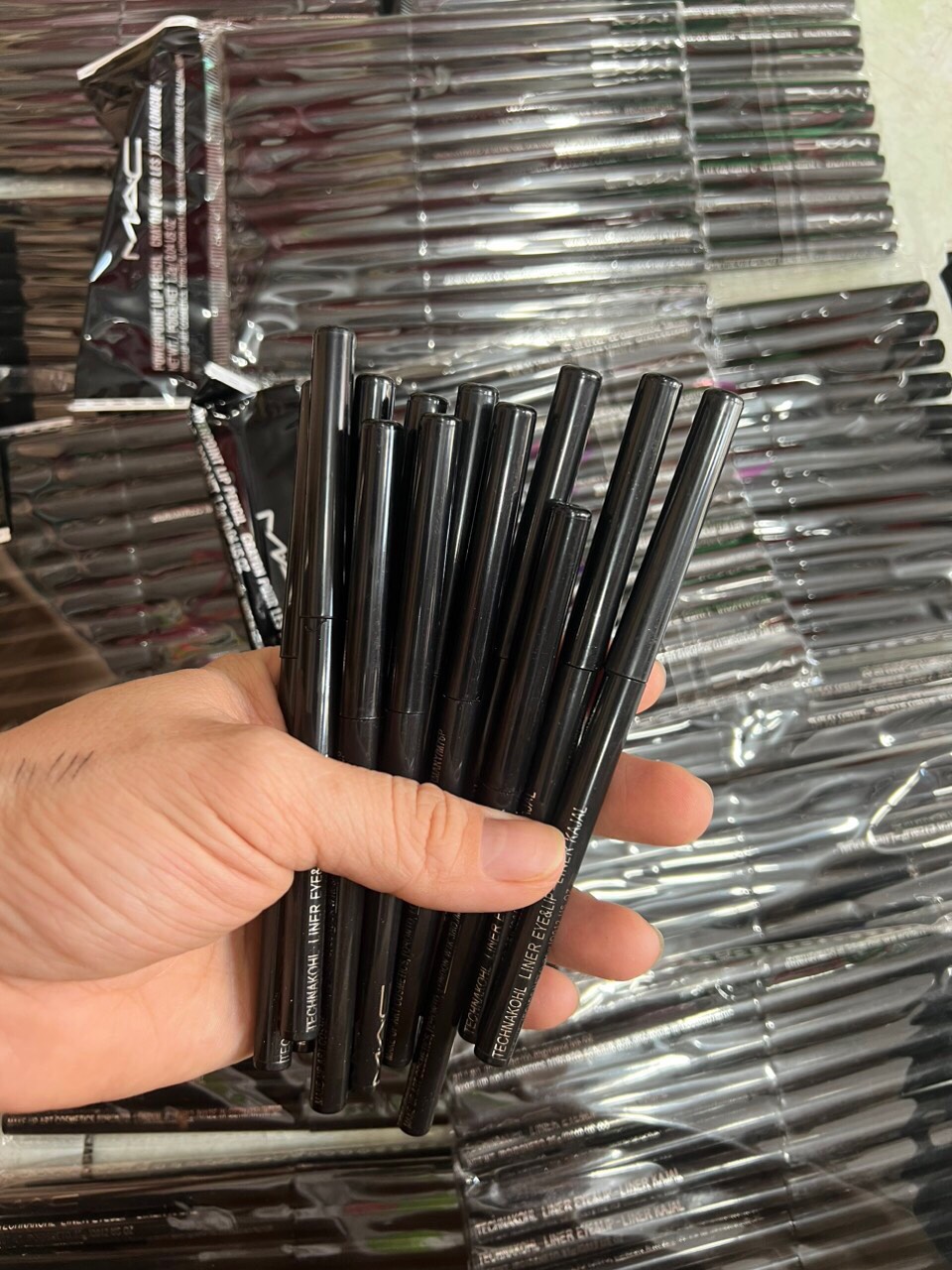 Chì (Sáp) Kẻ Mí Mắt Chống Trôi Tiện Dụng