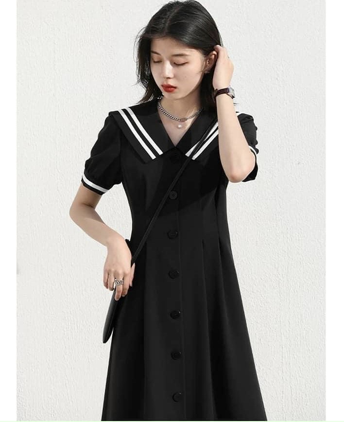 Đầm đen cổ thuỷ thủ viền trắng