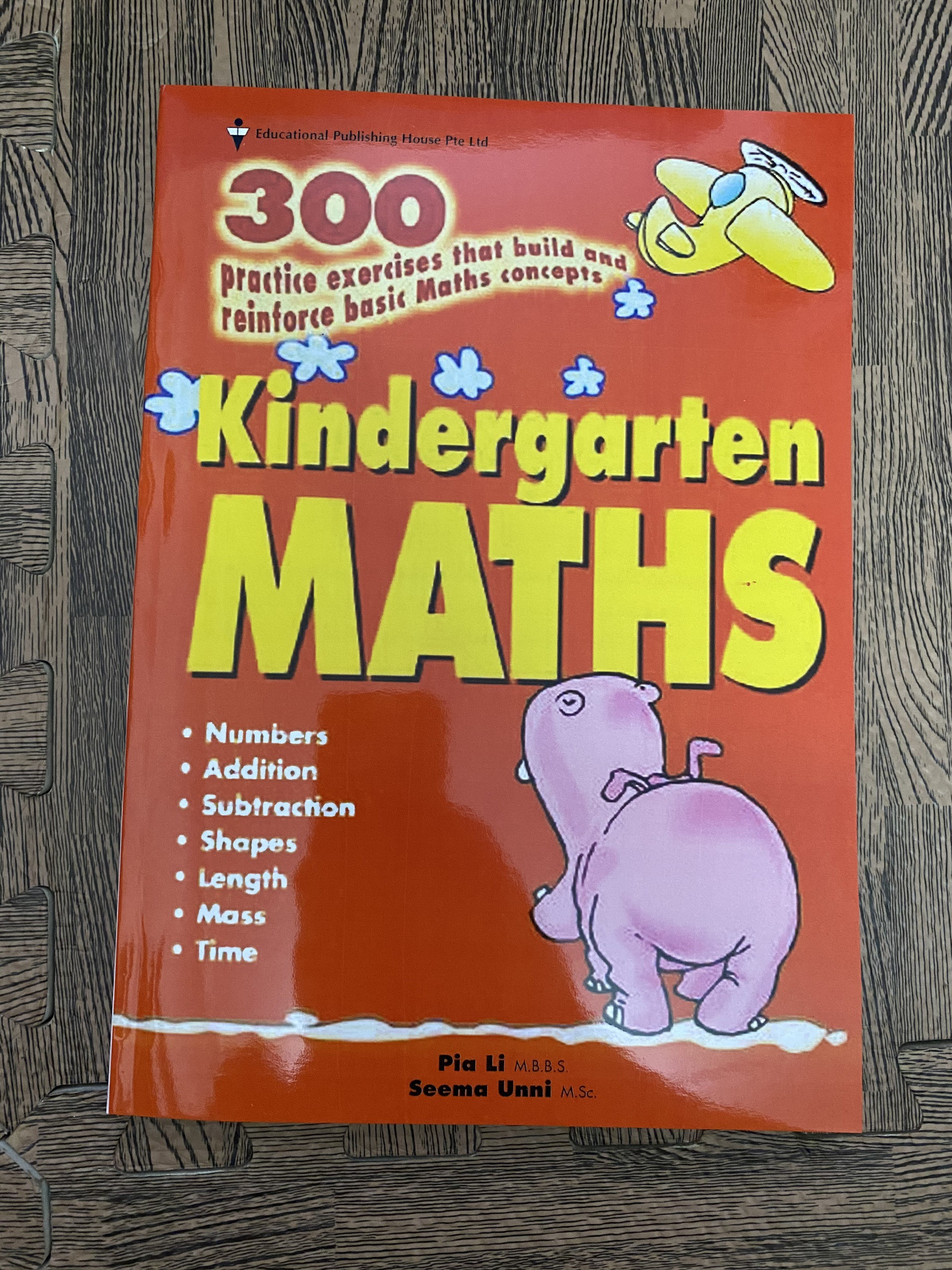 Sách 300 Kindergarten - English - Maths - Science