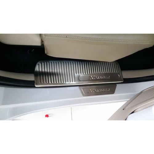 Bậc cửa trong Xpander 2020 inox