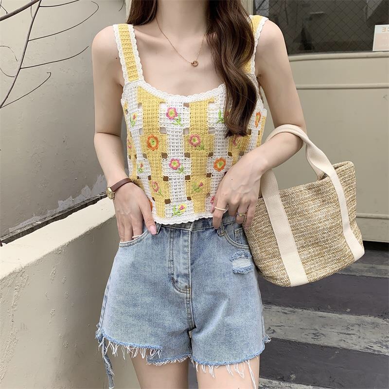 Áo croptop len móc hoa thêu mặc đi biển, du lịch