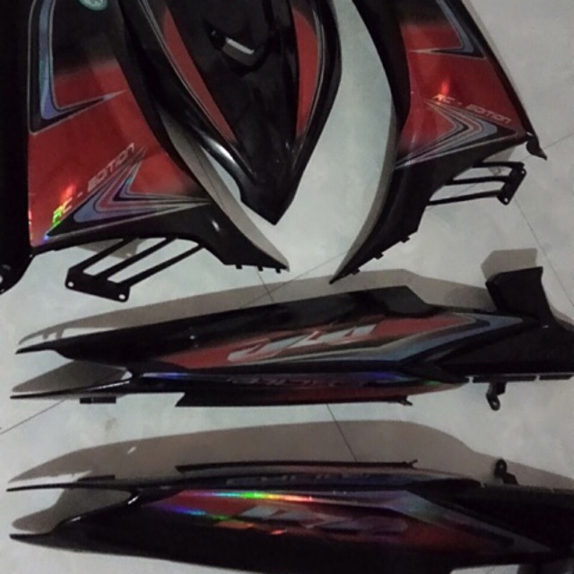 Tem exciter 135 đỏ đen RC crom